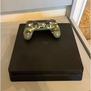 PLAYSTATION 4 (BLACK) COMES WITH 1 CONTROLLER!! (CAMO) BOTH CABLES